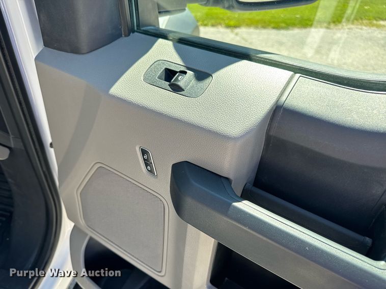 image for item DV4062 2022 Ford F450 Super Duty XL truck cab and chassis