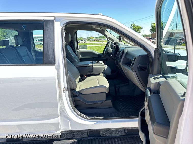 image for item DV4062 2022 Ford F450 Super Duty XL truck cab and chassis