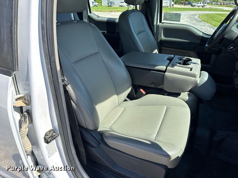 image for item DV4062 2022 Ford F450 Super Duty XL truck cab and chassis