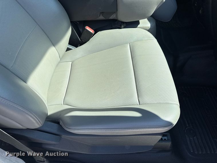 image for item DV4062 2022 Ford F450 Super Duty XL truck cab and chassis