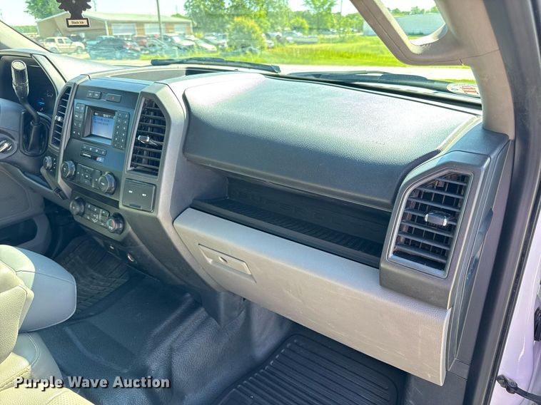 image for item DV4062 2022 Ford F450 Super Duty XL truck cab and chassis