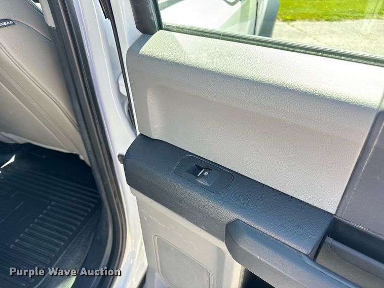 image for item DV4062 2022 Ford F450 Super Duty XL truck cab and chassis