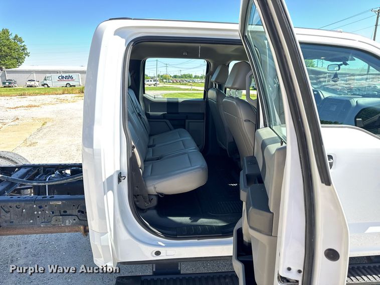 image for item DV4062 2022 Ford F450 Super Duty XL truck cab and chassis