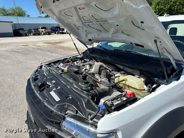 image for item DV4062 2022 Ford F450 Super Duty XL truck cab and chassis