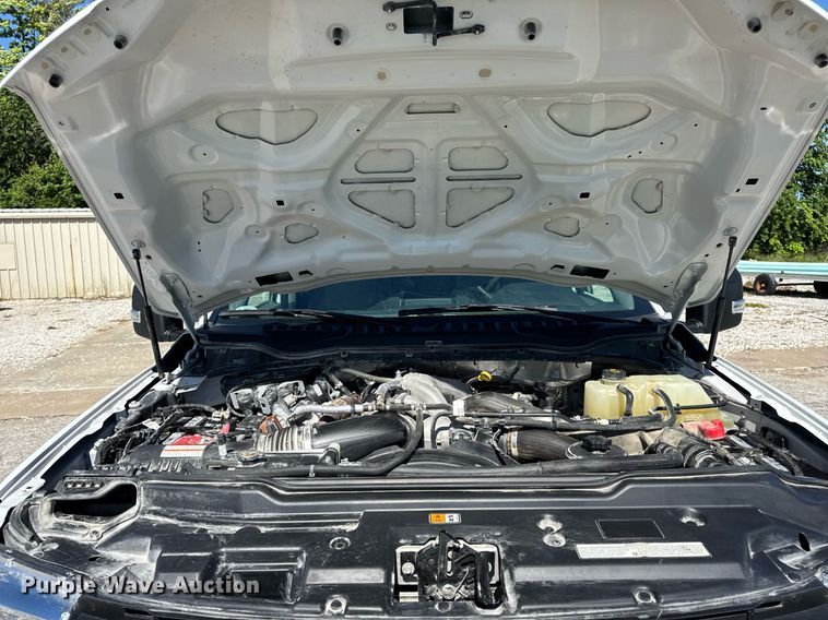 image for item DV4062 2022 Ford F450 Super Duty XL truck cab and chassis