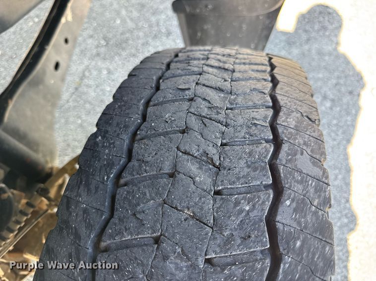 image for item DV4062 2022 Ford F450 Super Duty XL truck cab and chassis