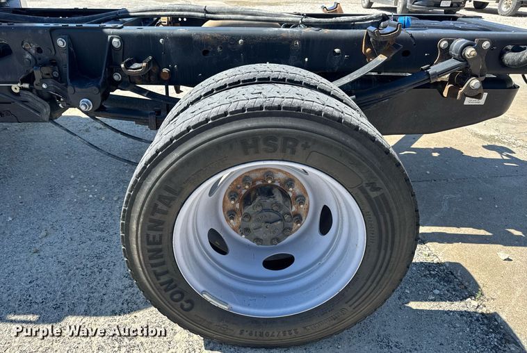 image for item DV4062 2022 Ford F450 Super Duty XL truck cab and chassis