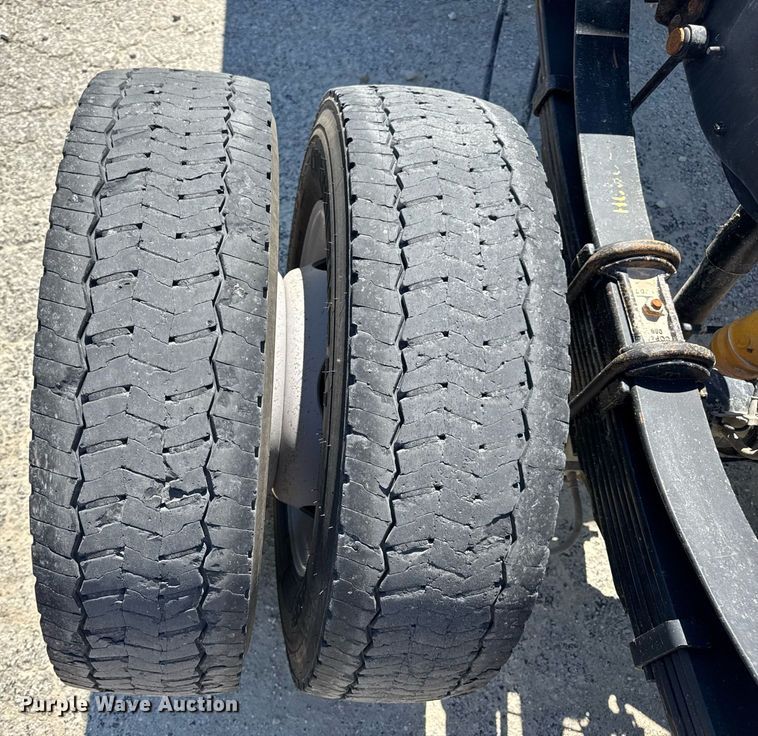 image for item DV4062 2022 Ford F450 Super Duty XL truck cab and chassis