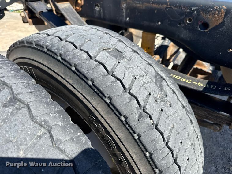 image for item DV4062 2022 Ford F450 Super Duty XL truck cab and chassis