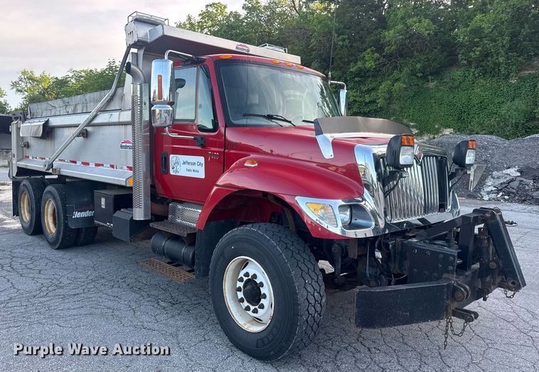 image for item DV4070 2006 International 7400 dump truck