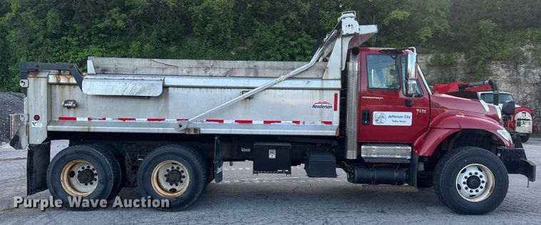 image for item DV4070 2006 International 7400 dump truck