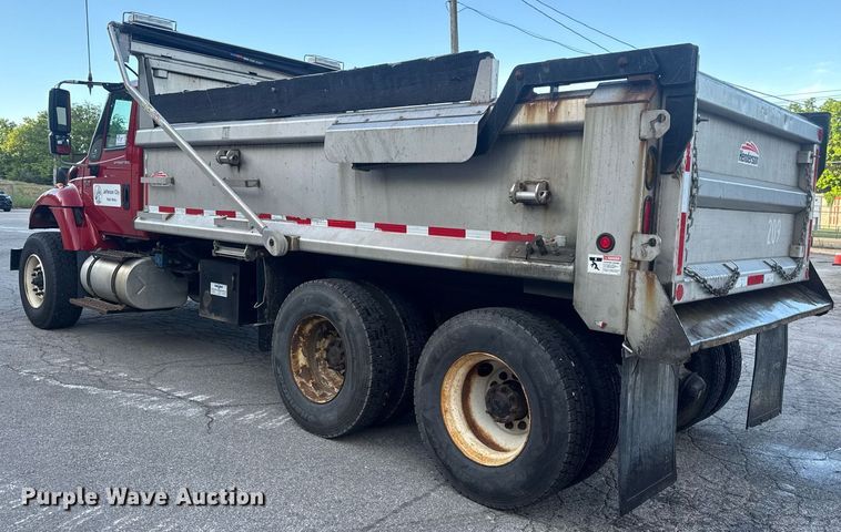 image for item DV4070 2006 International 7400 dump truck