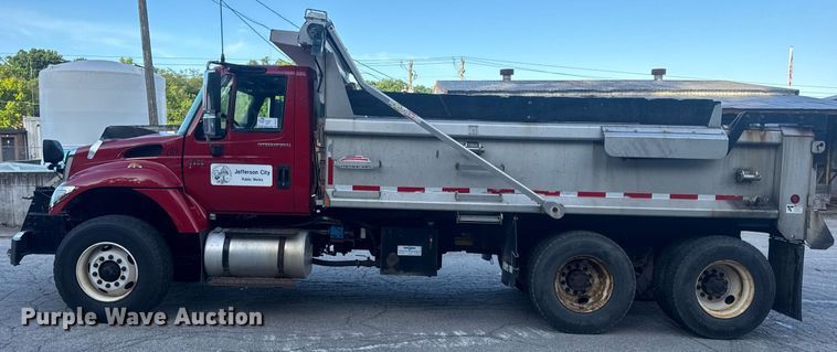 image for item DV4070 2006 International 7400 dump truck