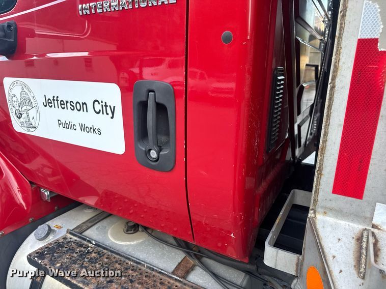 image for item DV4070 2006 International 7400 dump truck