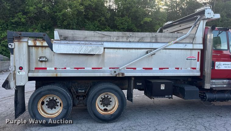 image for item DV4070 2006 International 7400 dump truck