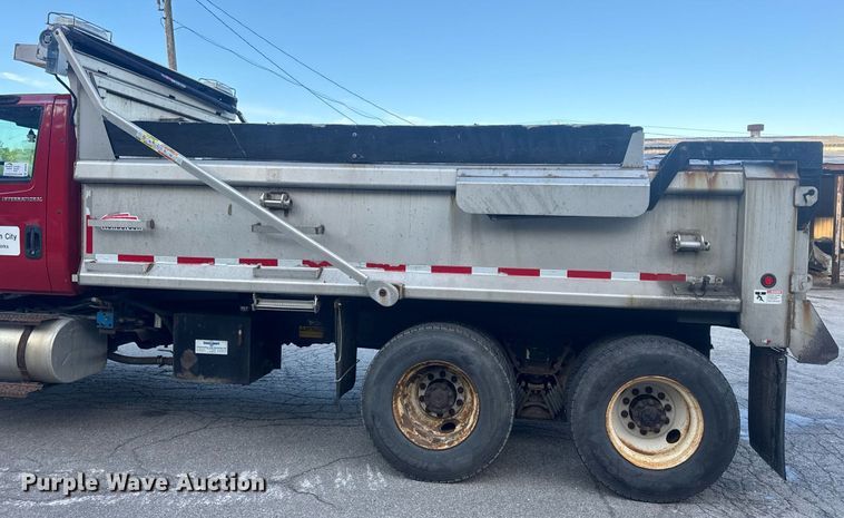 image for item DV4070 2006 International 7400 dump truck