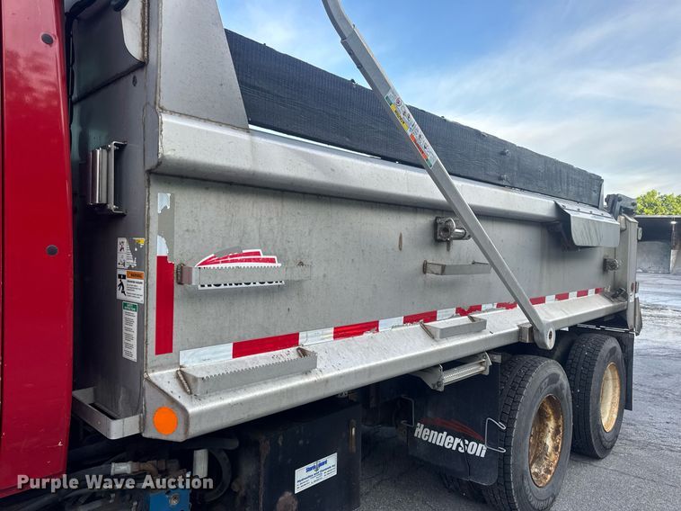 image for item DV4070 2006 International 7400 dump truck