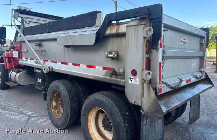 image for item DV4070 2006 International 7400 dump truck