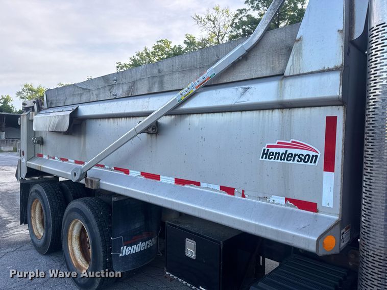 image for item DV4070 2006 International 7400 dump truck