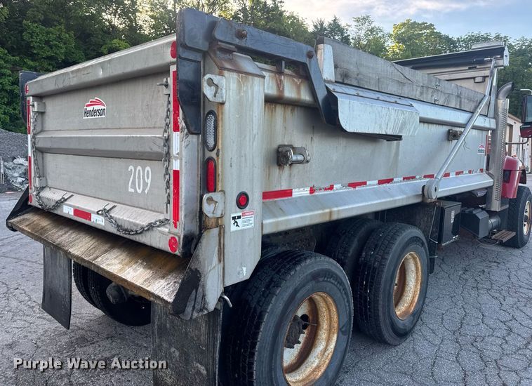 image for item DV4070 2006 International 7400 dump truck