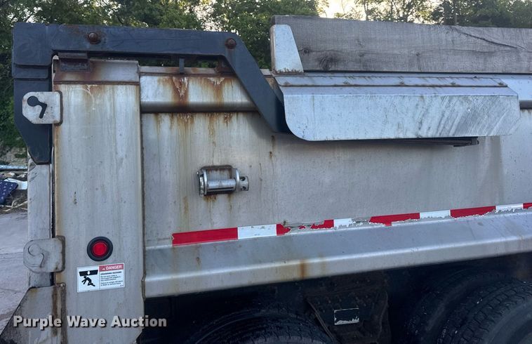 image for item DV4070 2006 International 7400 dump truck