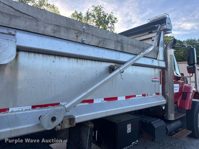 image for item DV4070 2006 International 7400 dump truck