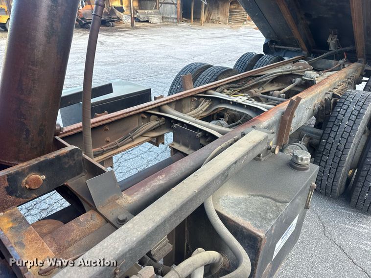 image for item DV4070 2006 International 7400 dump truck