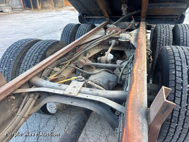 image for item DV4070 2006 International 7400 dump truck