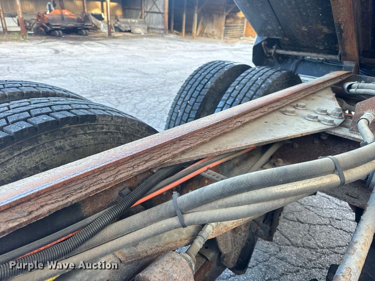 image for item DV4070 2006 International 7400 dump truck