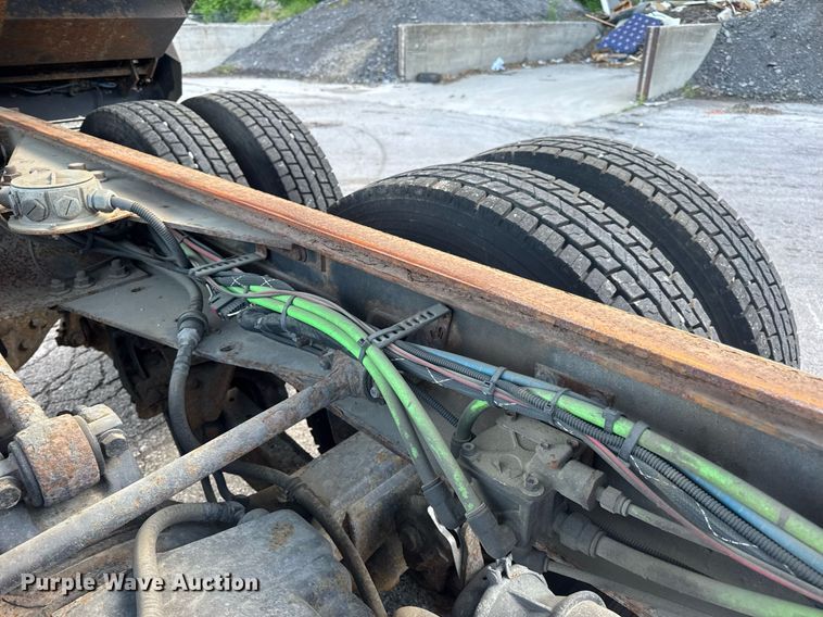 image for item DV4070 2006 International 7400 dump truck