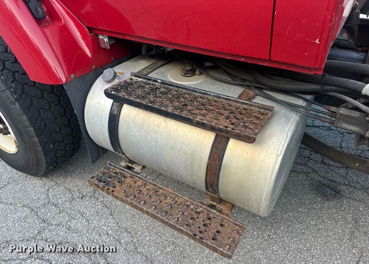 image for item DV4070 2006 International 7400 dump truck