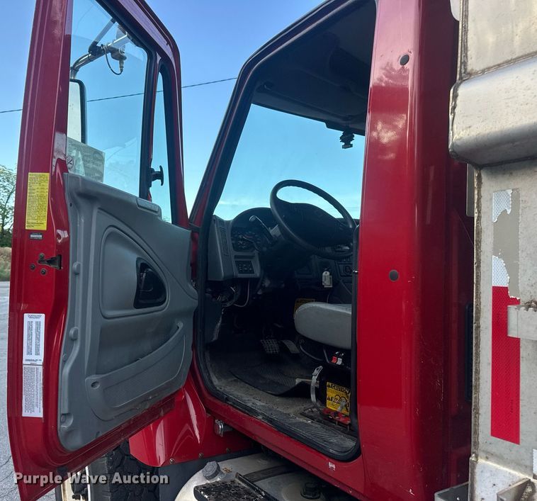 image for item DV4070 2006 International 7400 dump truck