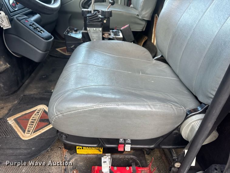 image for item DV4070 2006 International 7400 dump truck