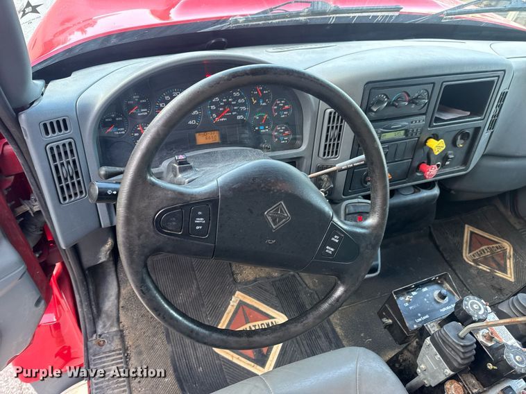 image for item DV4070 2006 International 7400 dump truck