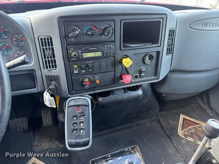 image for item DV4070 2006 International 7400 dump truck