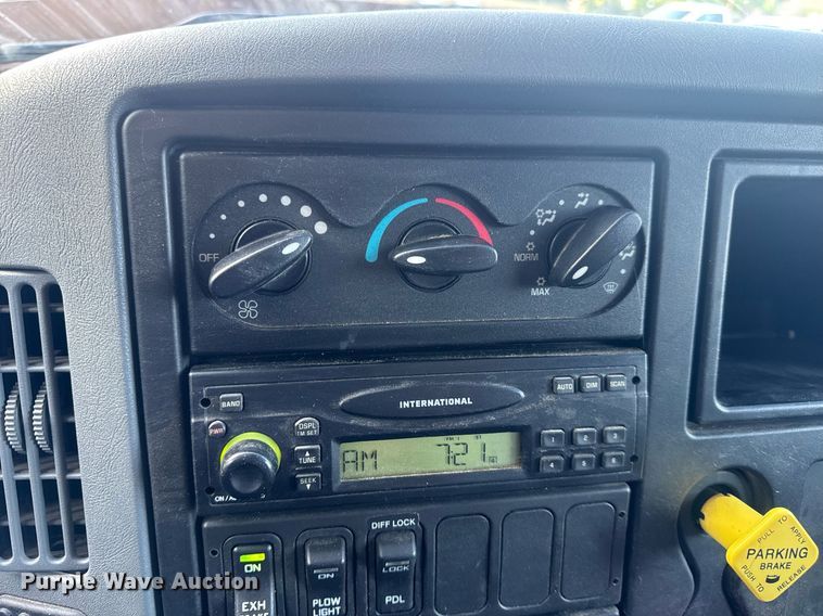 image for item DV4070 2006 International 7400 dump truck