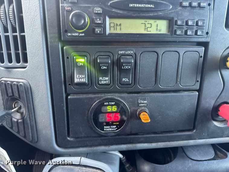 image for item DV4070 2006 International 7400 dump truck