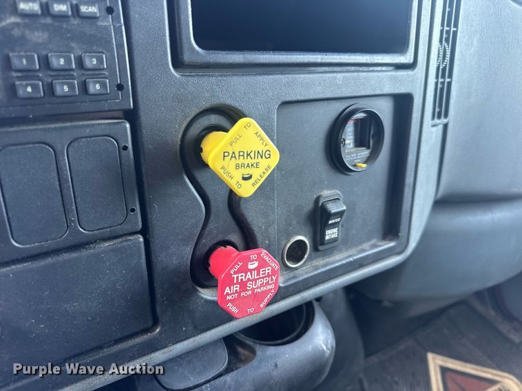 image for item DV4070 2006 International 7400 dump truck