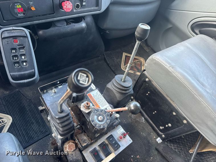 image for item DV4070 2006 International 7400 dump truck