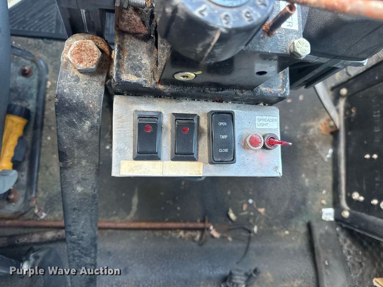 image for item DV4070 2006 International 7400 dump truck