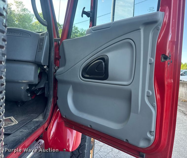 image for item DV4070 2006 International 7400 dump truck