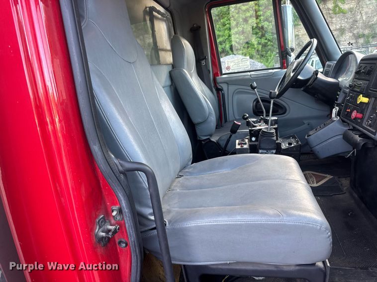 image for item DV4070 2006 International 7400 dump truck