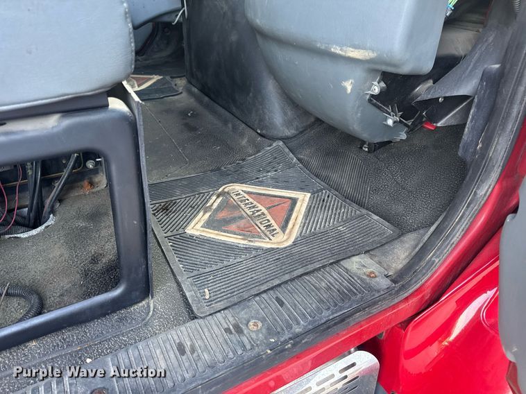 image for item DV4070 2006 International 7400 dump truck