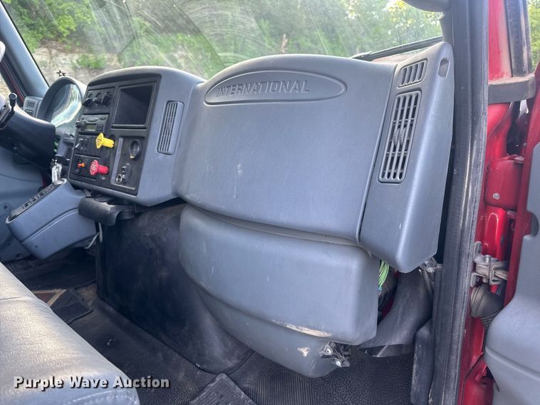 image for item DV4070 2006 International 7400 dump truck