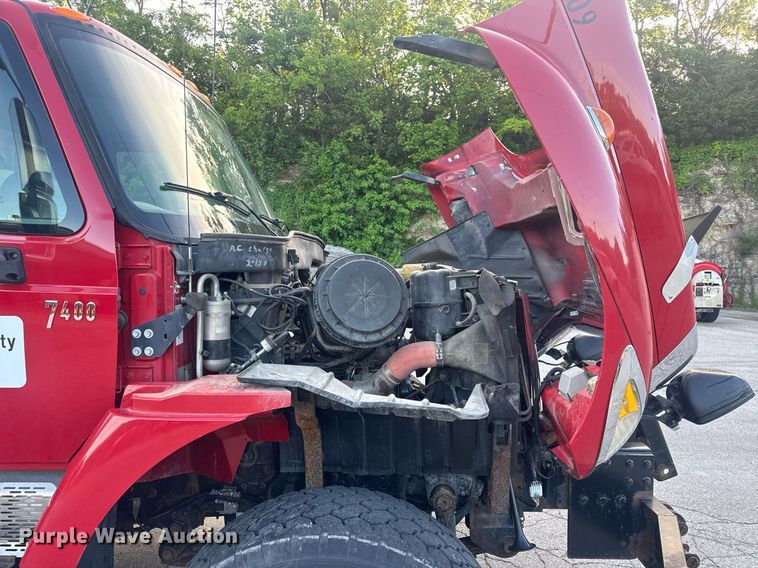 image for item DV4070 2006 International 7400 dump truck