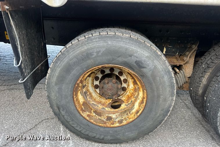 image for item DV4070 2006 International 7400 dump truck