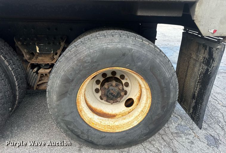 image for item DV4070 2006 International 7400 dump truck