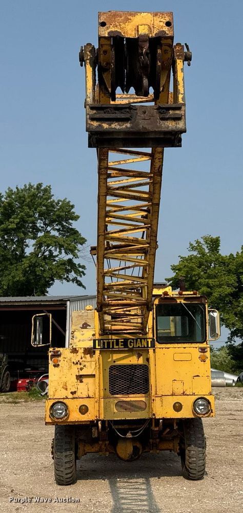 image for item DV4129 1988 Little Giant 48 crane