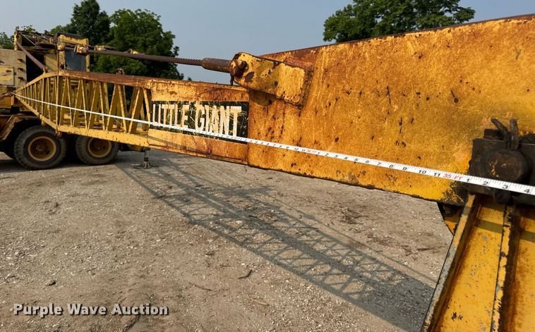 image for item DV4129 1988 Little Giant 48 crane