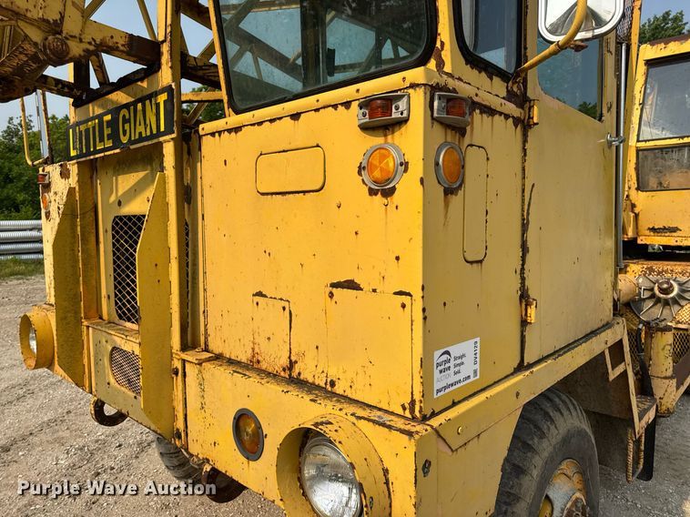 image for item DV4129 1988 Little Giant 48 crane